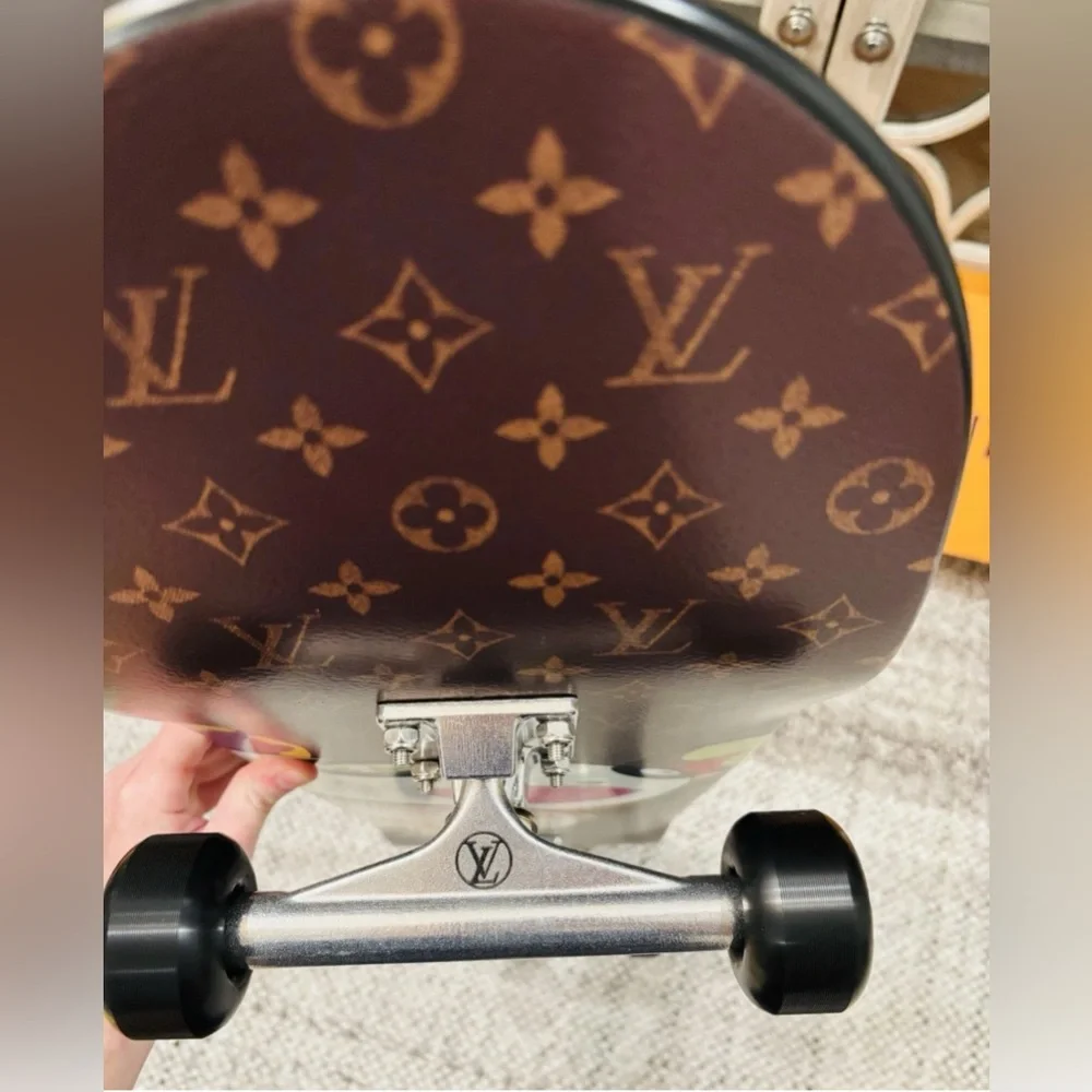 ***SOLD*** Louis Vuitton X Murakami 2025 SuperFlat Skateboard- NIB - Picture 7 of 8
